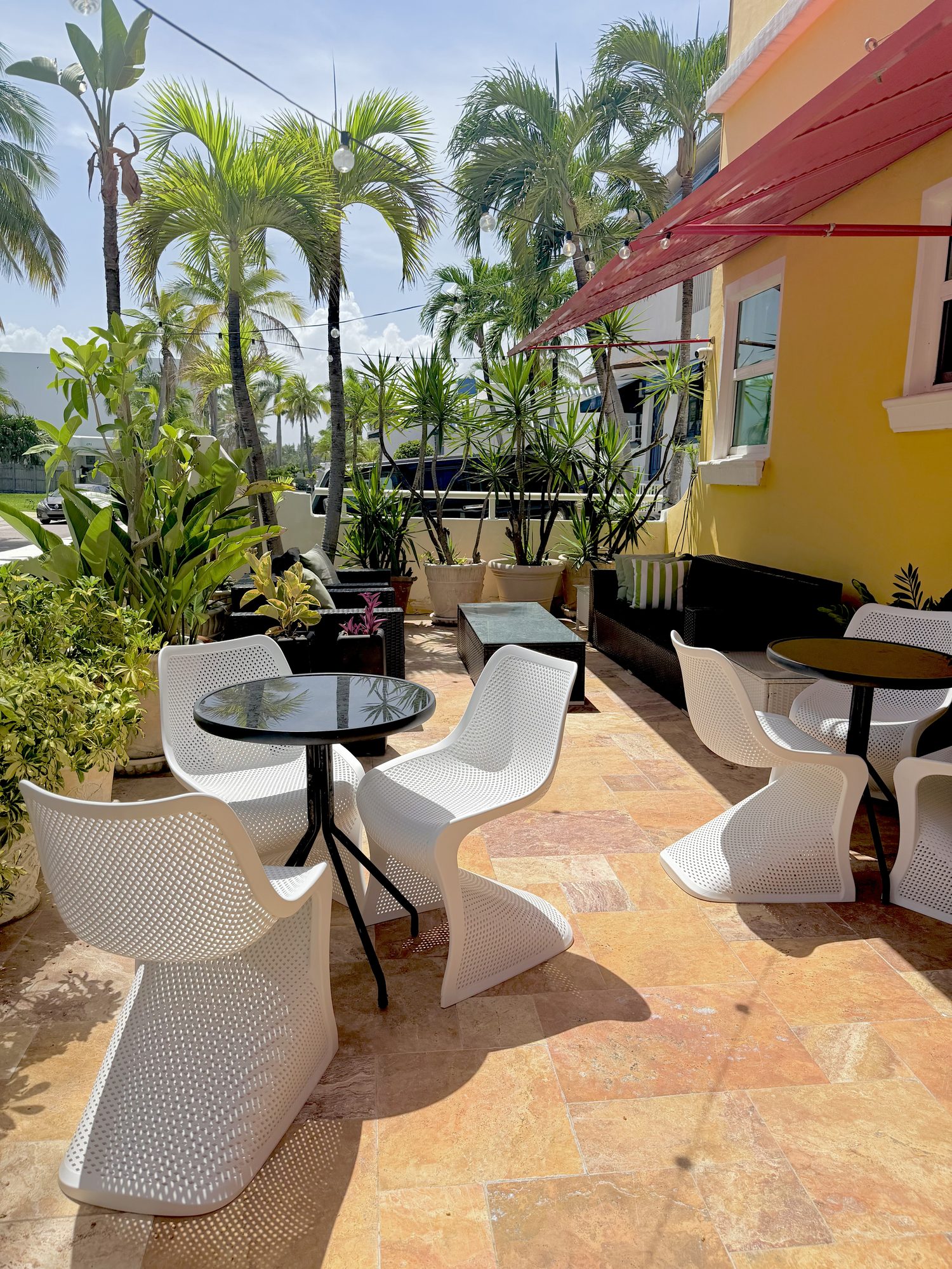 Boutique Hotel + Café & Bar Lounge at Hollywood Beach
